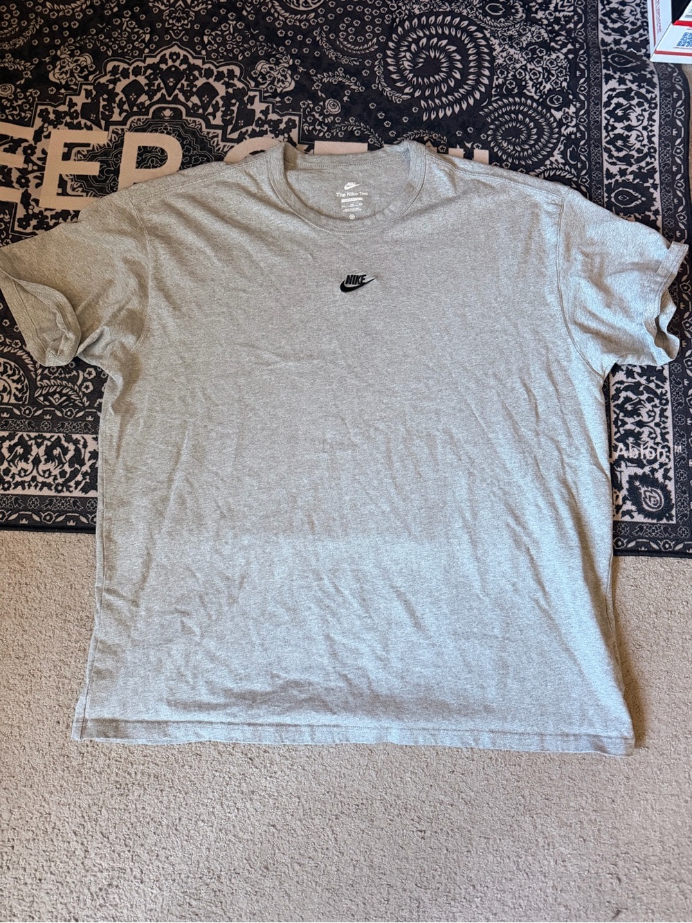 Nike Men's Light Gray Crewneck Short Sleeve T-Shirt with Swoosh